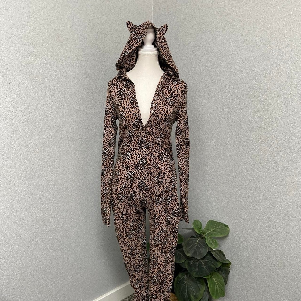 VS PINK LEOPARD PRINT HOODED EARS ONESIE TAN BLACK LONG SLEEVE THERMAL SLEEPWEAR